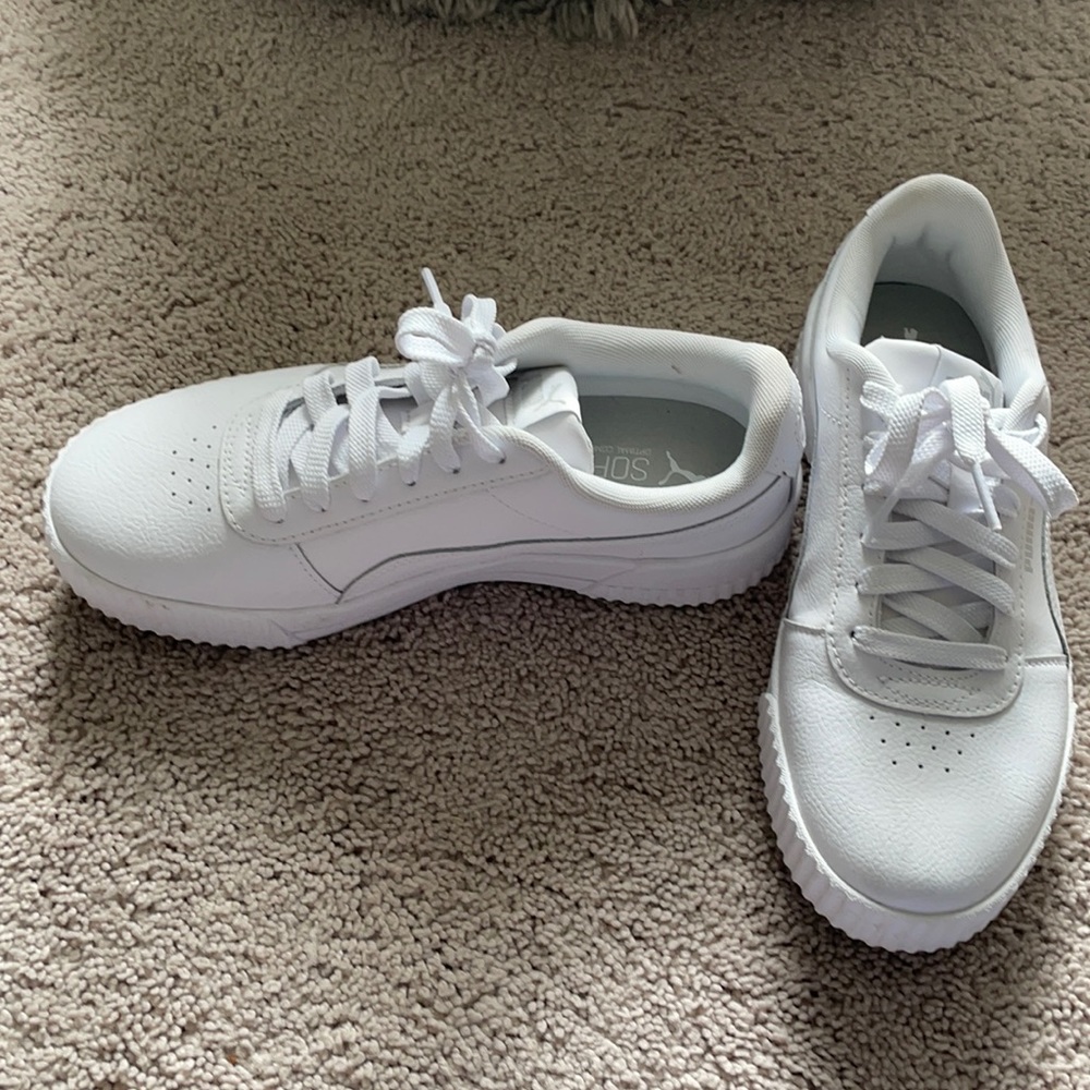 Puma Carina sz 7.5 white leather sneakers